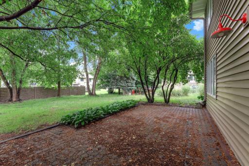 2287 Snowshoe Lane E, Maplewood, MN 55119