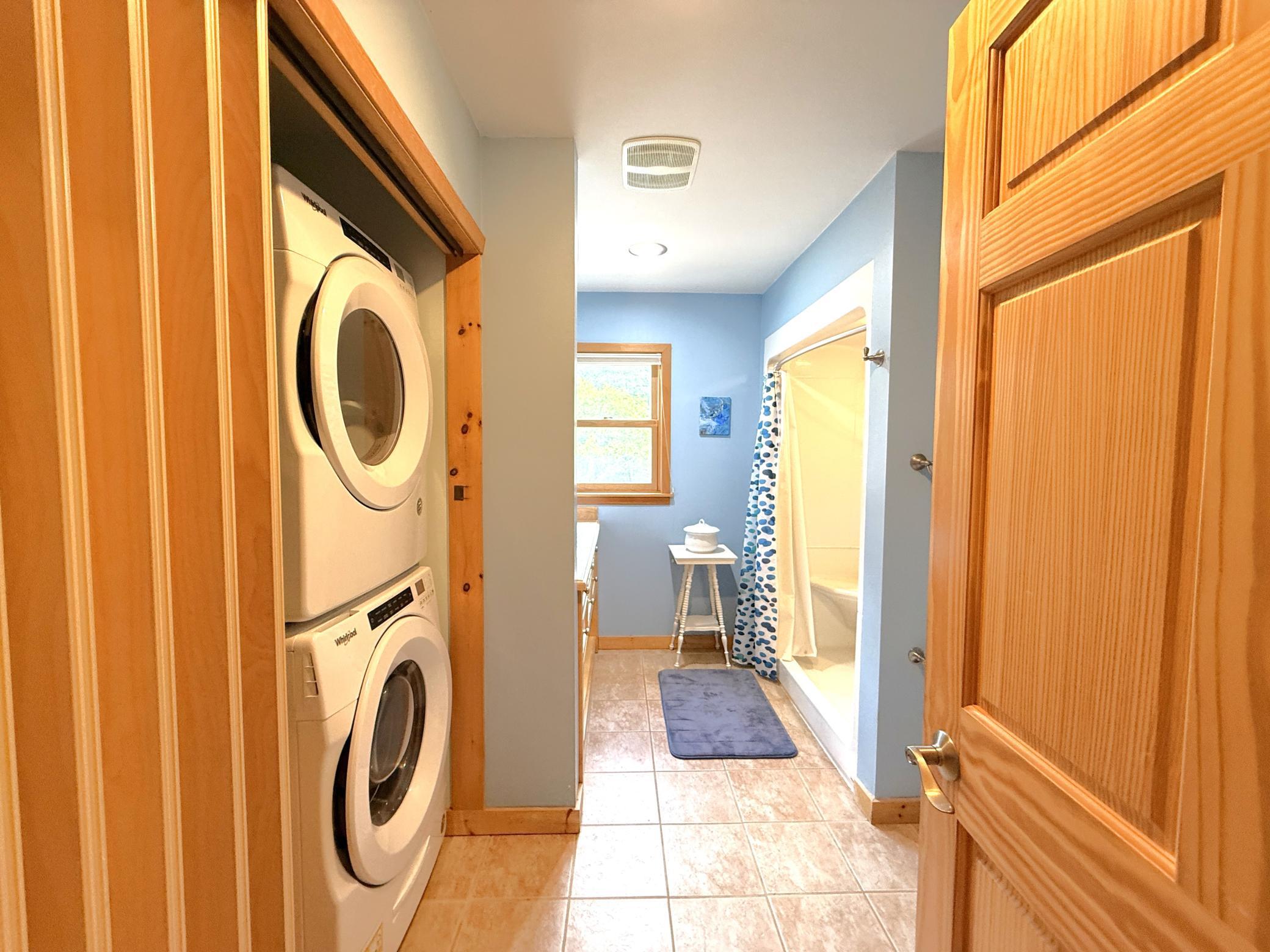 1787 Norh Bay Rd Primary bathroom 3.JPG