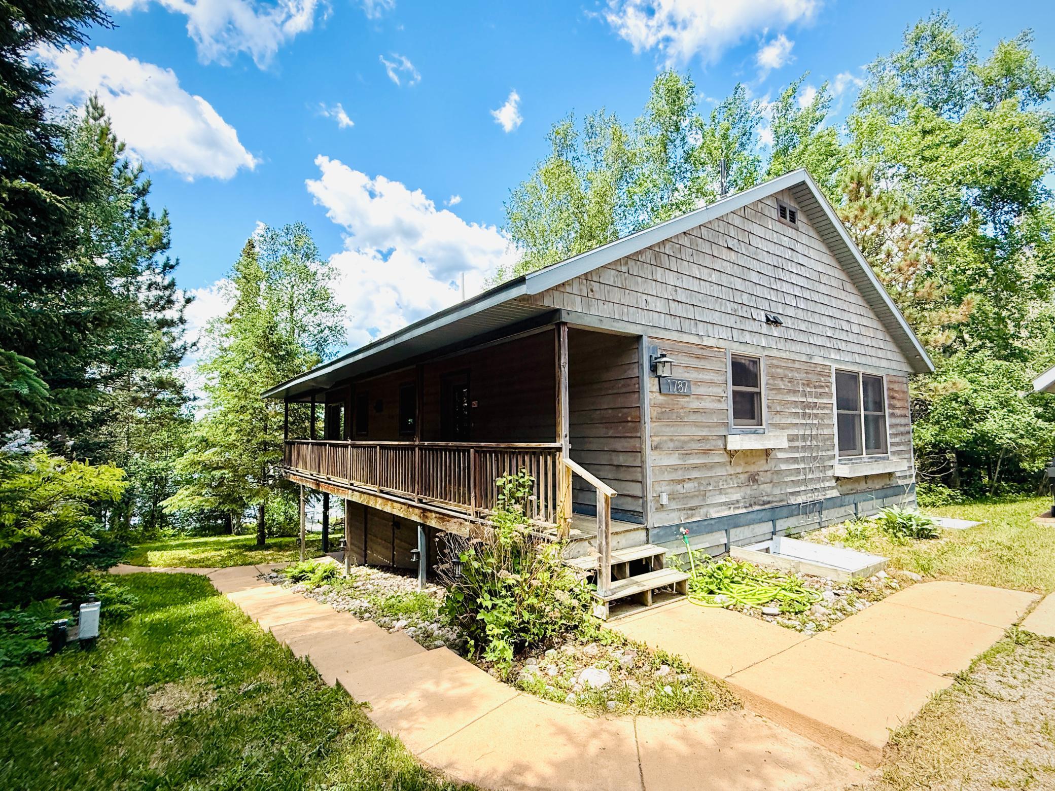1787 North Bay Rd outside 2.JPG
