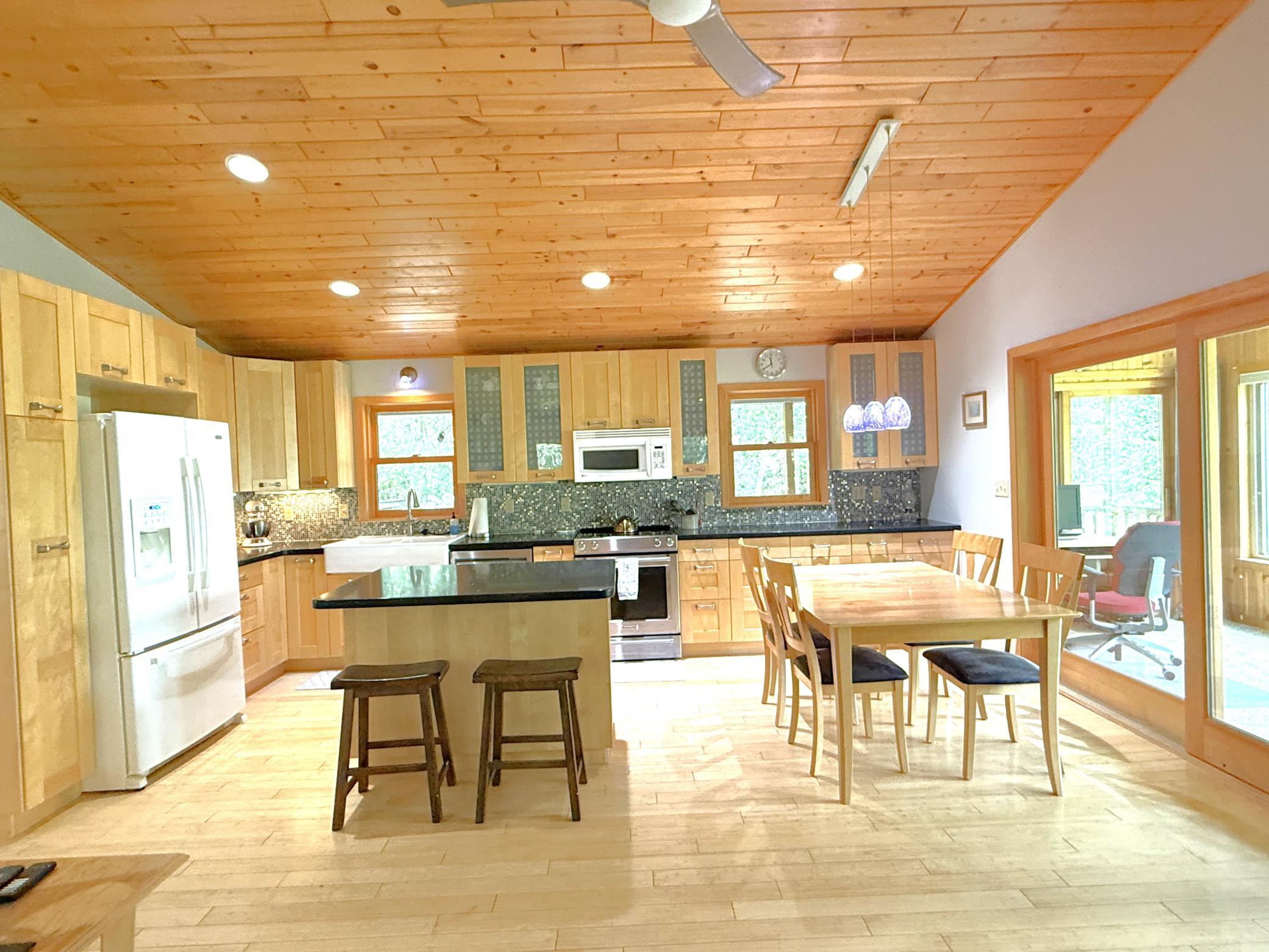 1787 Norh Bay Rd Kitchen area 3.JPG