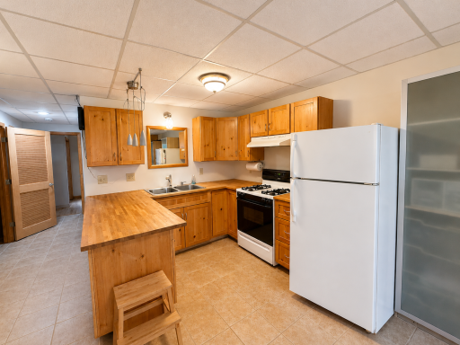 1787 North Bay Rd lower level kitchen 2.JPG.png