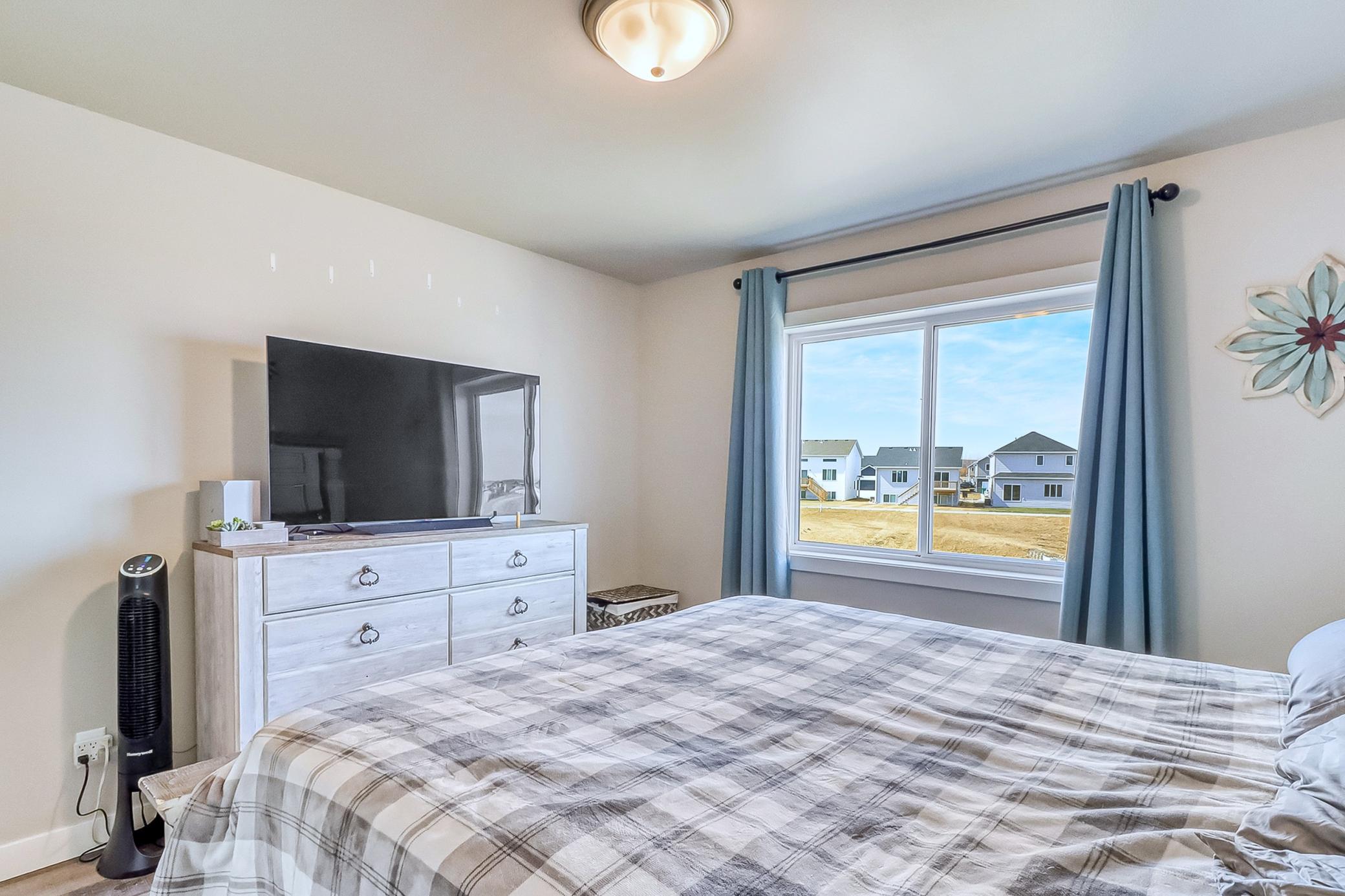 Bedroom2_2.jpg