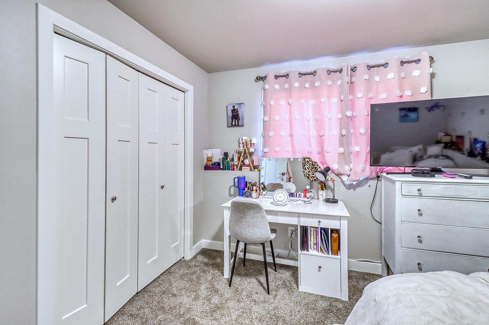 Basement Bedroom2_2.jpg