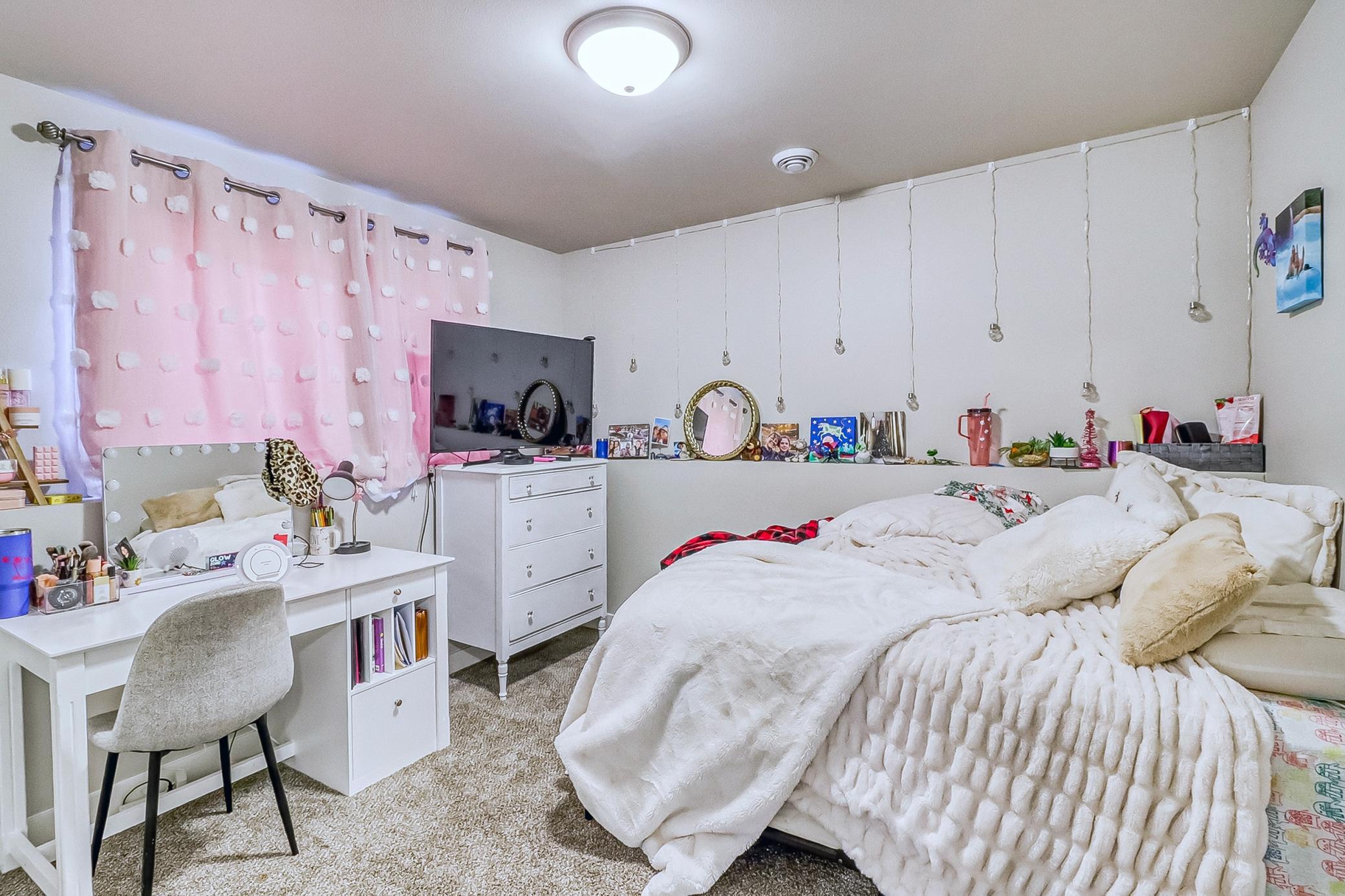 Basement Bedroom2_1.jpg