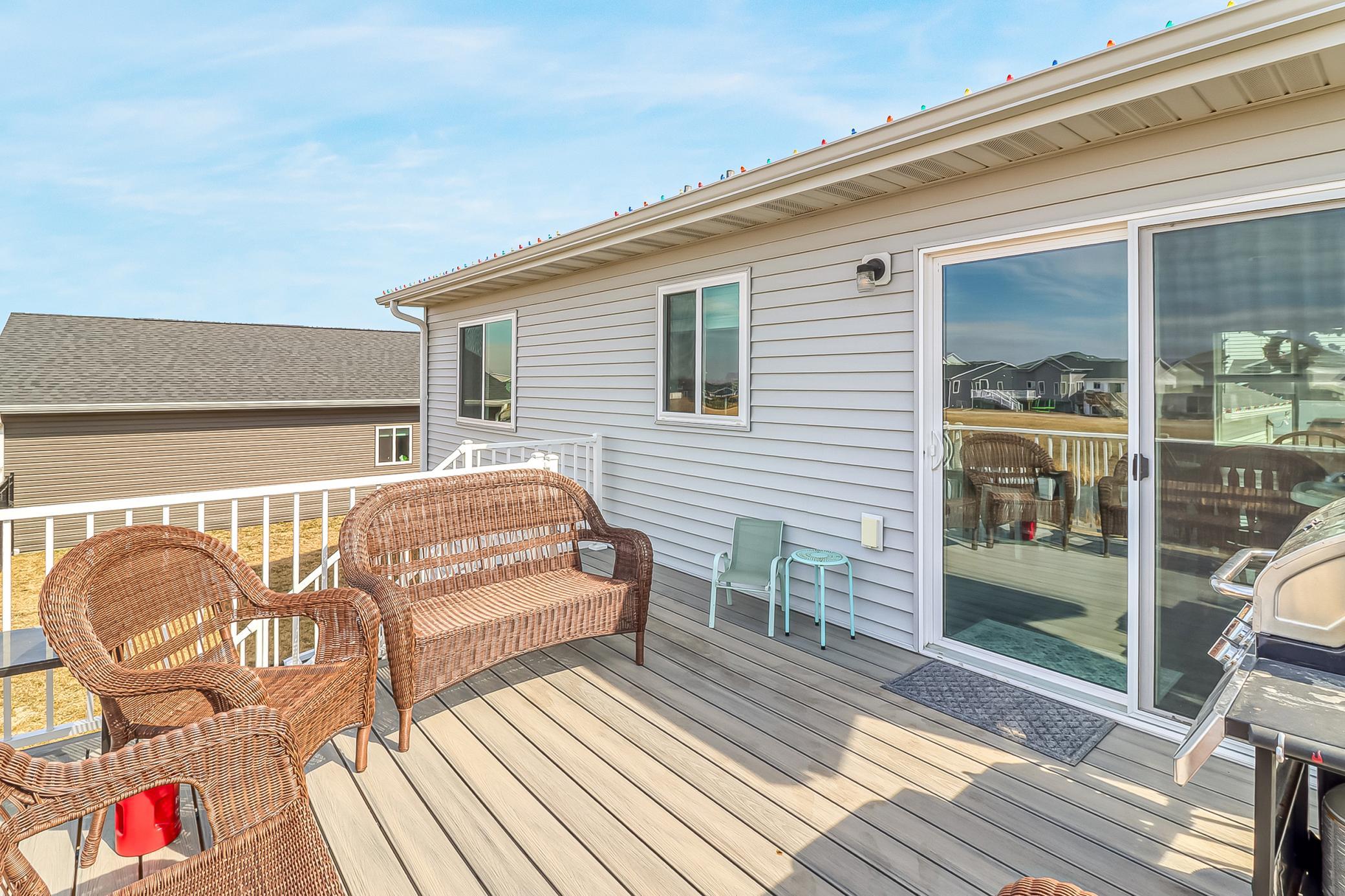 Backyard_deck1_2.jpg