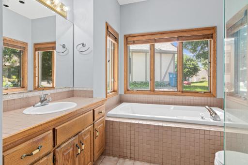 1200 Summit Oaks Drive, Burnsville, MN 55337