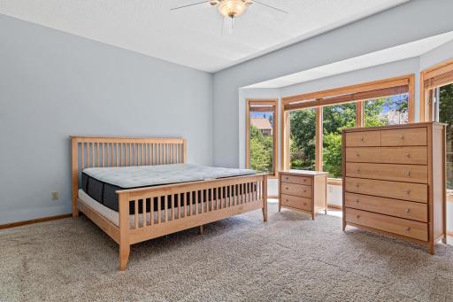 1200 Summit Oaks Drive, Burnsville, MN 55337