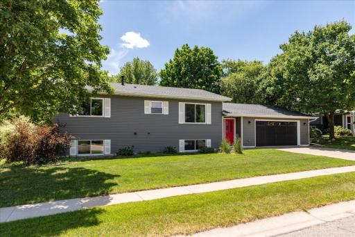 906 High Meadow Lane SW, Rochester, MN 55902