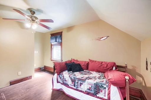 106 N Pine Street, Chaska, MN 55318