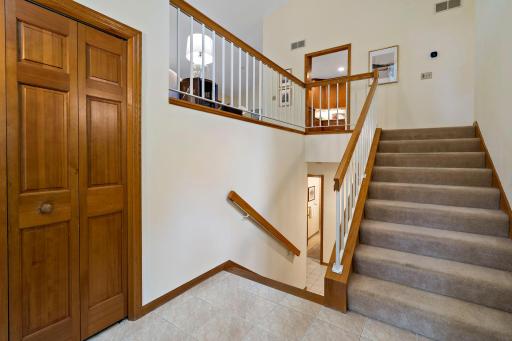 Nice big entry way. There is plenty of room to welcome guests.