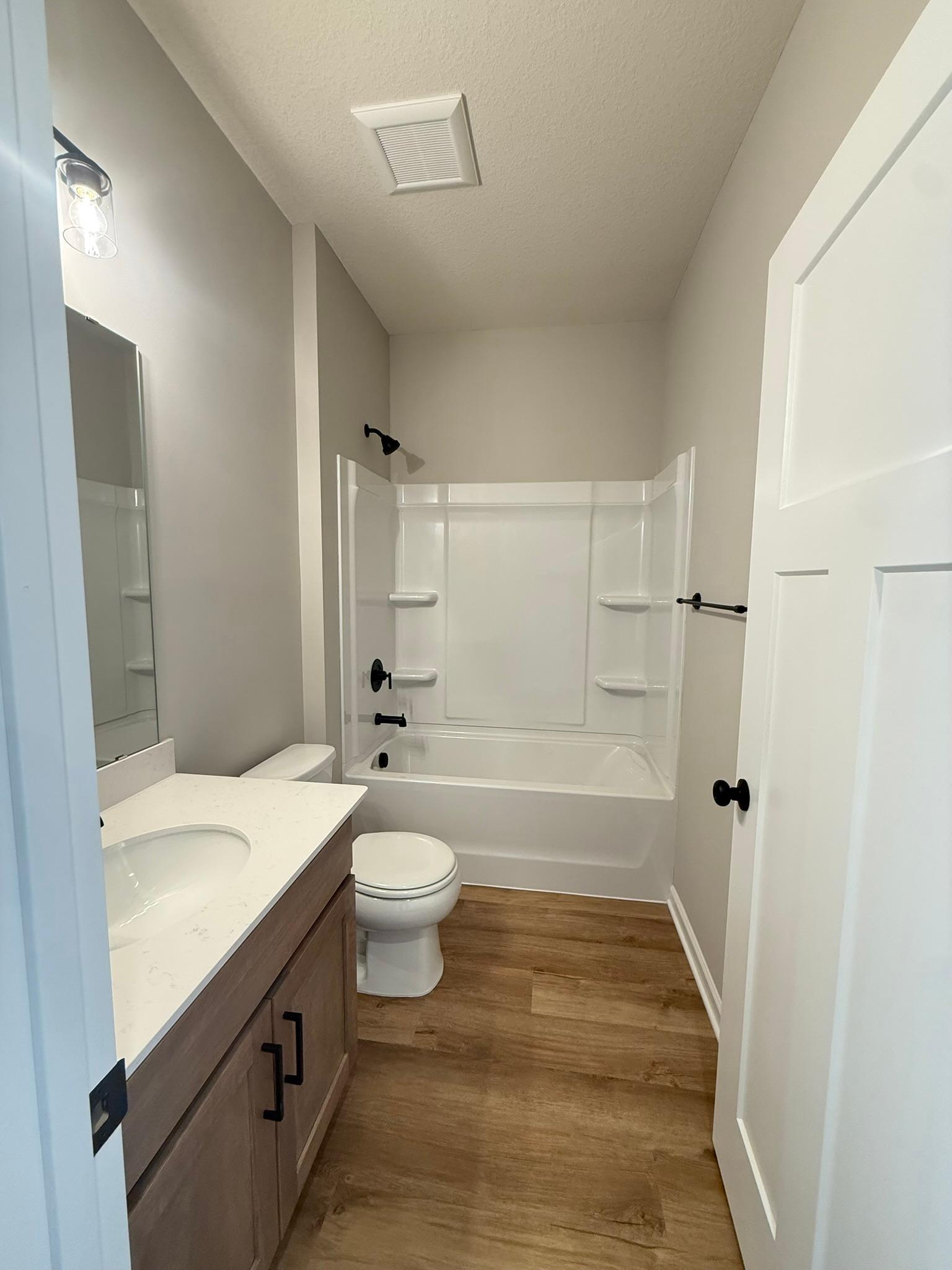 Photo of a previously built home, finishes and options may vary.