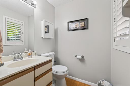 7001 Beacon Circle, Eden Prairie, MN 55346