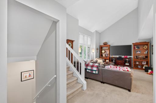 7001 Beacon Circle, Eden Prairie, MN 55346