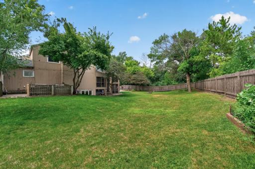 7001 Beacon Circle, Eden Prairie, MN 55346