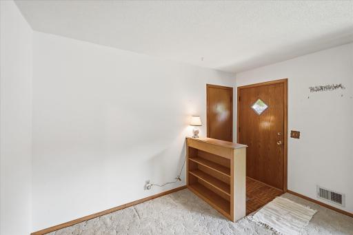 12-2126 Forest Dr [3170597]- 012.jpg