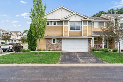 Light and bright 3 bedroom, end-unit townhome.