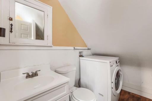 1092 25th Avenue se - Web Quality - 023 - 23 Bathroom.jpg
