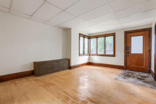 1092 25th Avenue se - Web Quality - 009 - 09 Living Room.jpg
