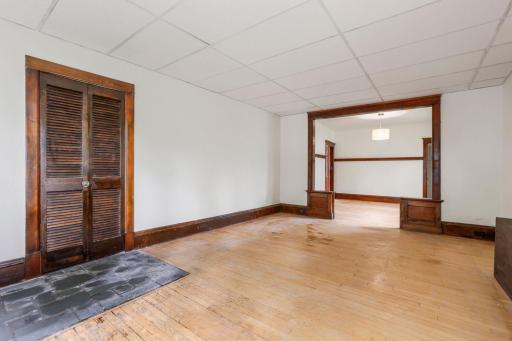1092 25th Avenue se - Web Quality - 010 - 10 Living Room.jpg