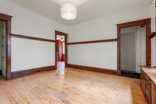 1092 25th Avenue se - Web Quality - 007 - 07 Living Room.jpg