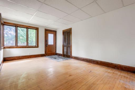 1092 25th Avenue se - Web Quality - 008 - 08 Living Room.jpg