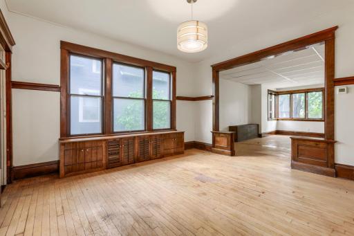 1092 25th Avenue se - Web Quality - 006 - 06 Living Room.jpg