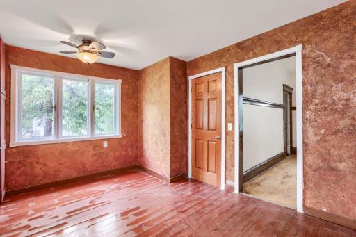 1092 25th Avenue se - Web Quality - 005 - 05 Living Room.jpg