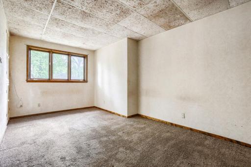 1092 25th Avenue se - Web Quality - 016 - 16 Bedroom.jpg