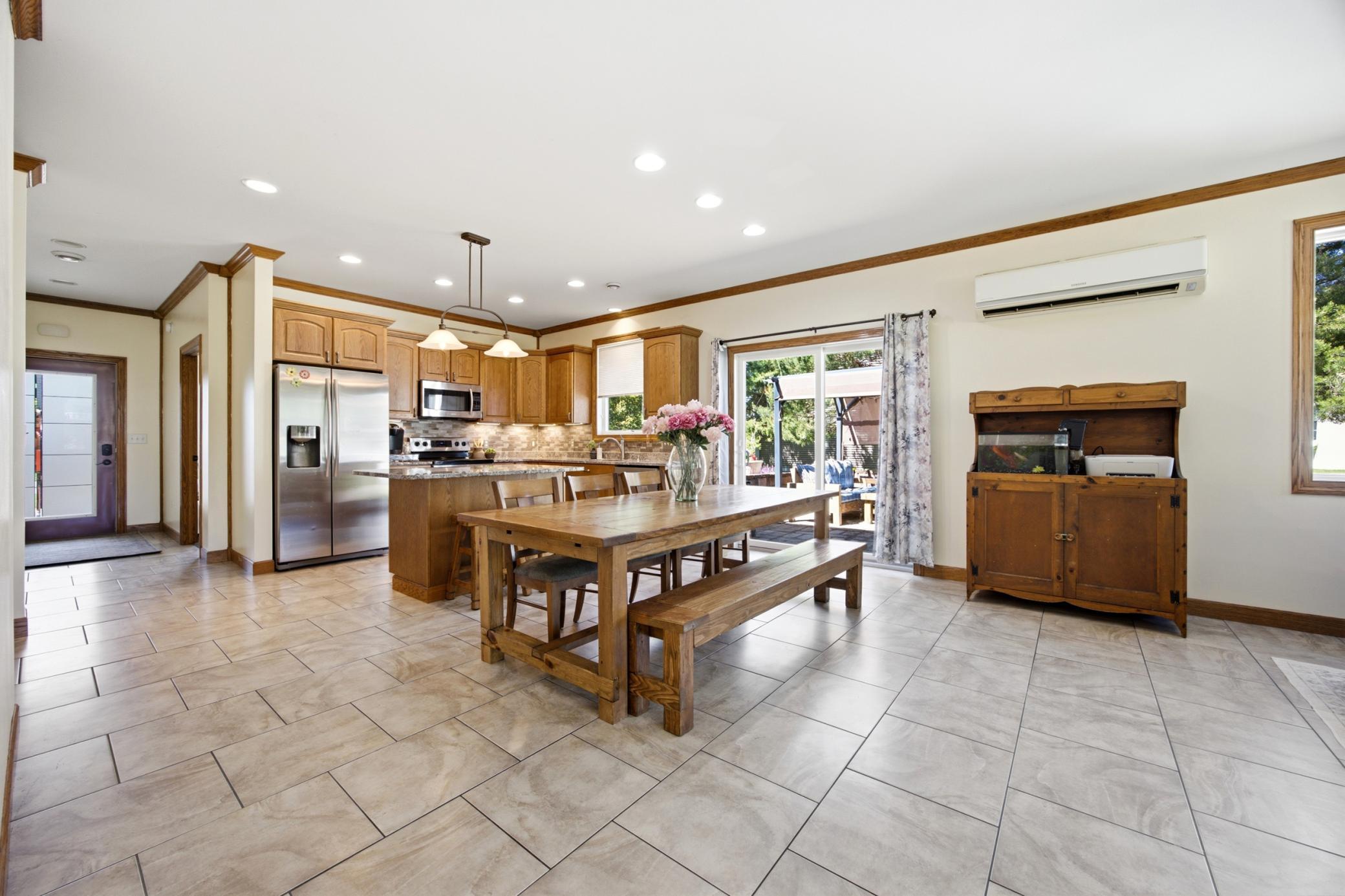 Dining to Kitchen