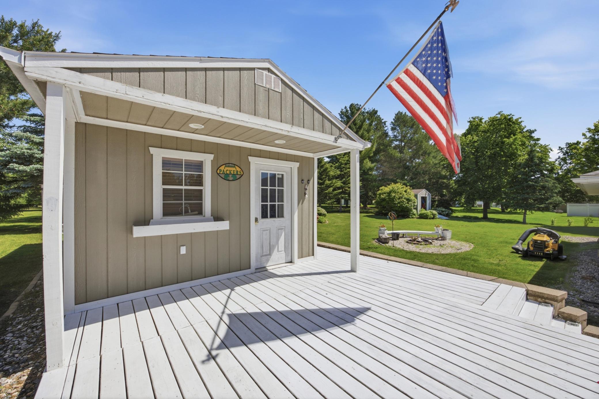 Workshop/Guest House Deck.jpg