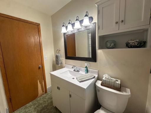 Upper Level Bath 1