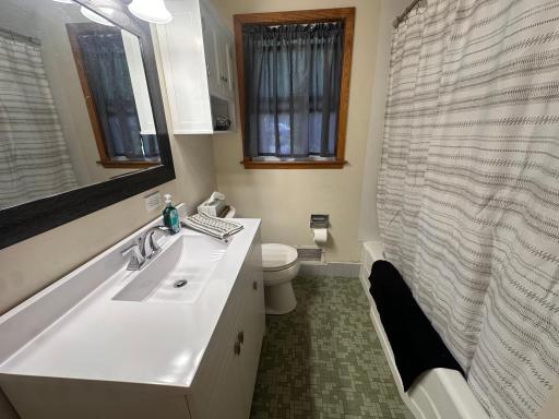 Upper Level Bath