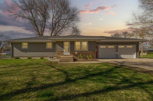 818 Lincoln Avenue, Gaylord, MN 55334