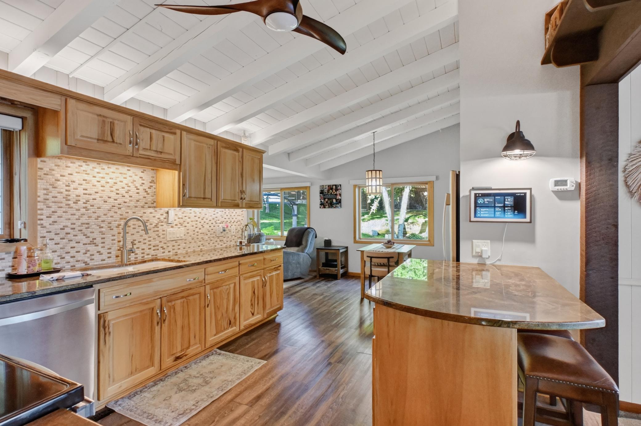 Granite counters, new flooring