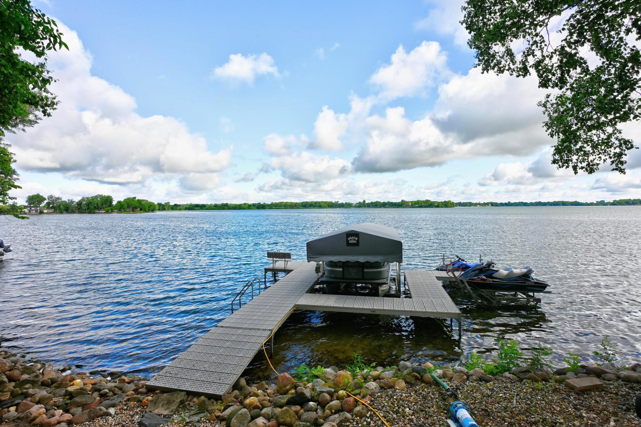 Dock stays.
