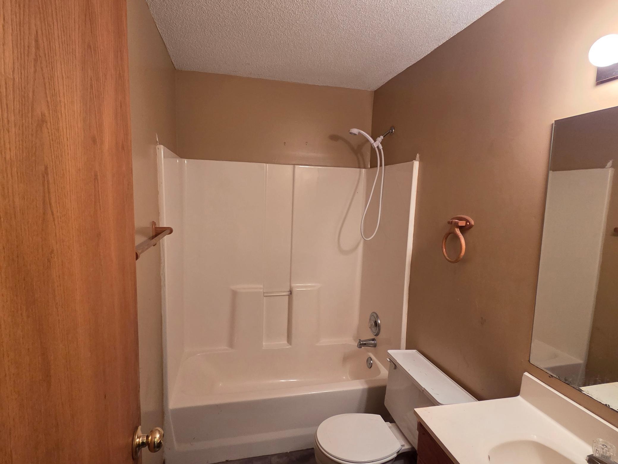 Lower level full bath
