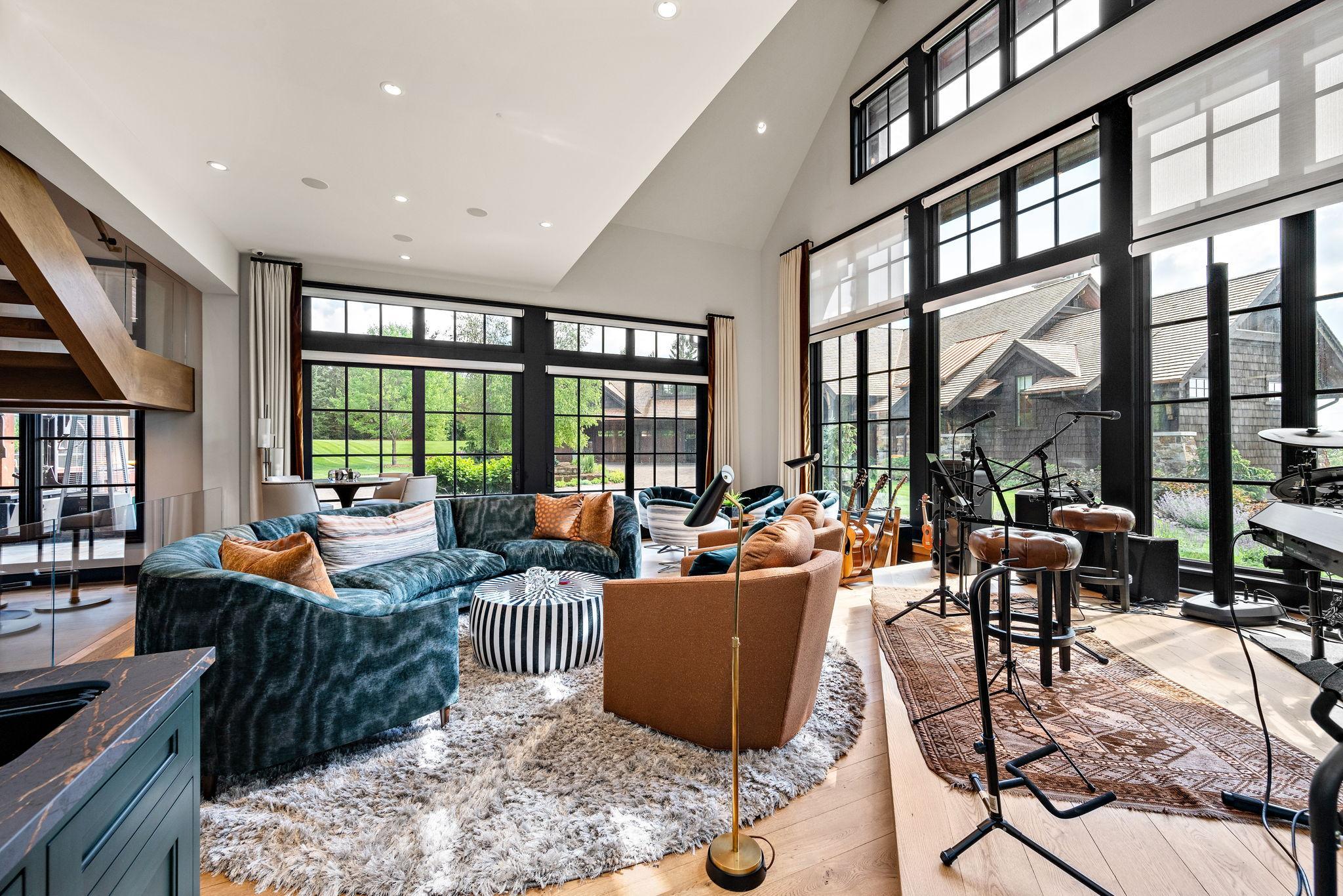 Guest house lounge