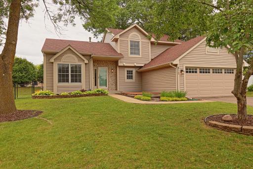 912 Moonlight Drive, Saint Paul, MN 55125