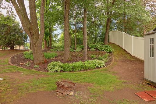 912 Moonlight Drive, Saint Paul, MN 55125