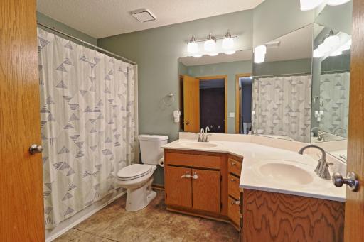 912 Moonlight Drive, Saint Paul, MN 55125