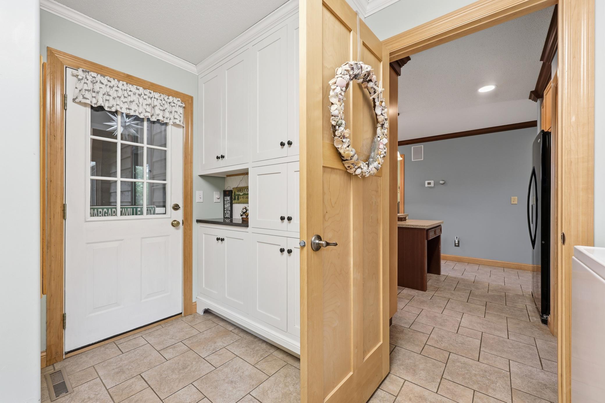 Access to Side Screen Porch