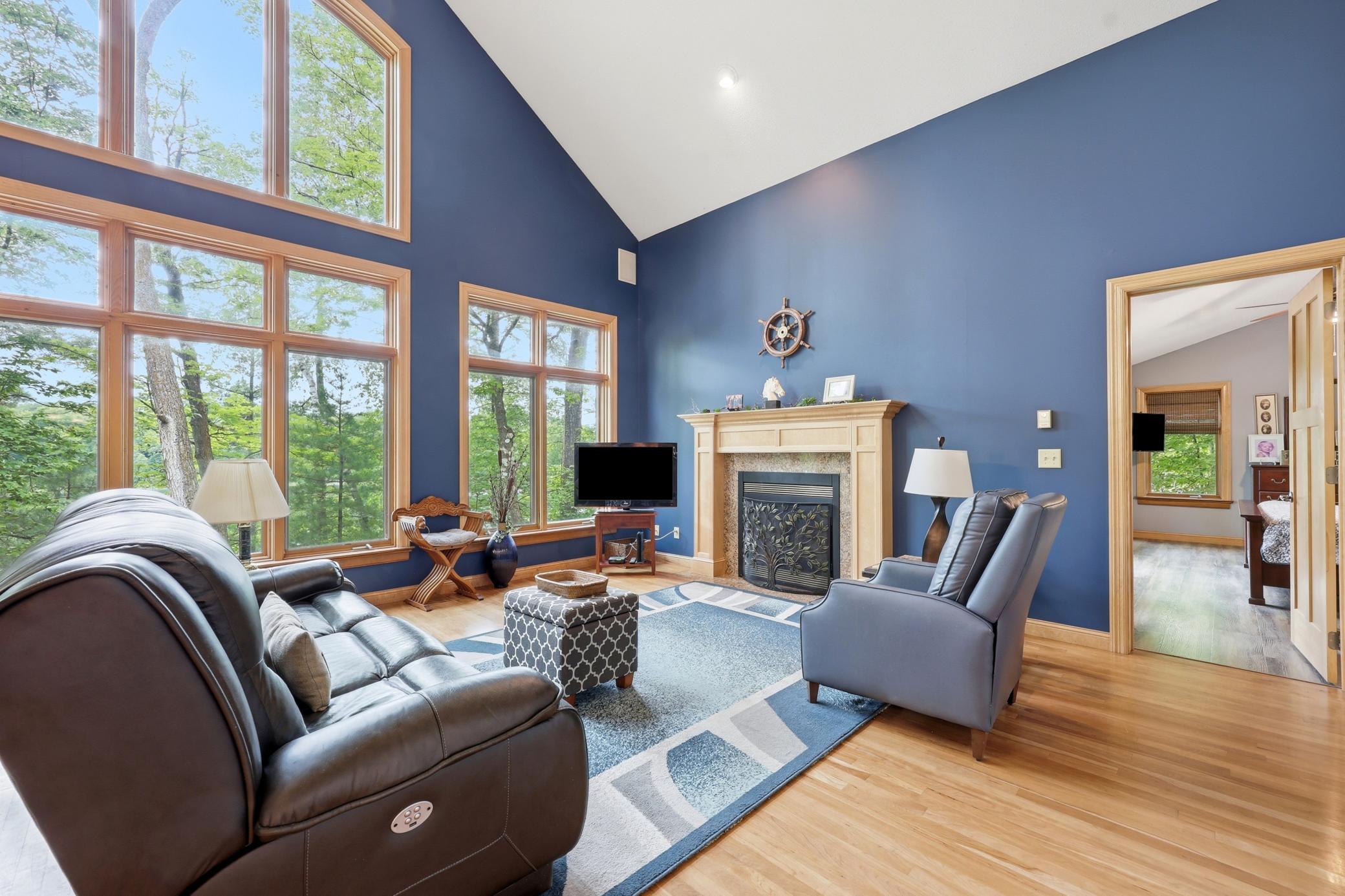 Living room with Fireplace