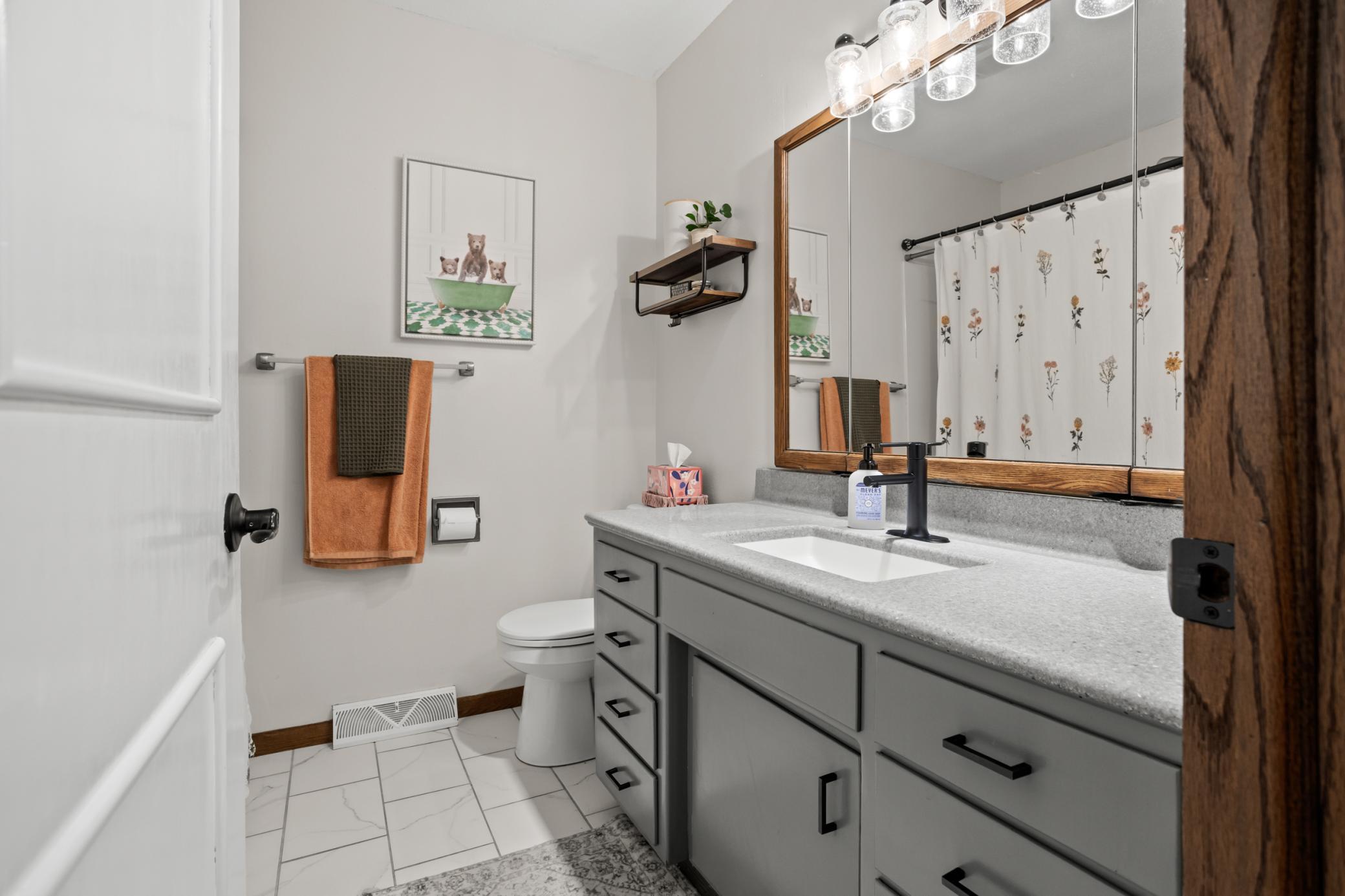 Full Bathroom Main Floor