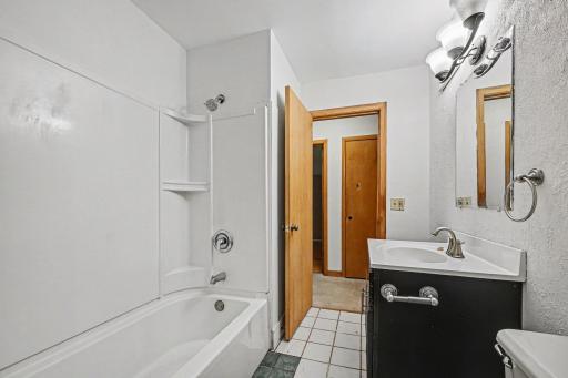 1708 Lydia Avenue W, Roseville, MN 55113