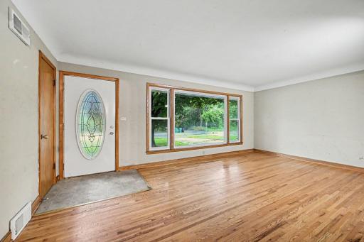 1708 Lydia Avenue W, Roseville, MN 55113