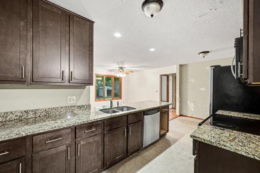 1708 Lydia Avenue W, Roseville, MN 55113