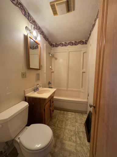 218 W Jewell Avenue, Lake City, MN 55041