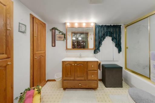 533 9th Street NW, Faribault, MN 55021
