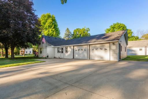 533 9th Street NW, Faribault, MN 55021