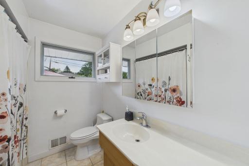 Bathroom 1 - Level 1